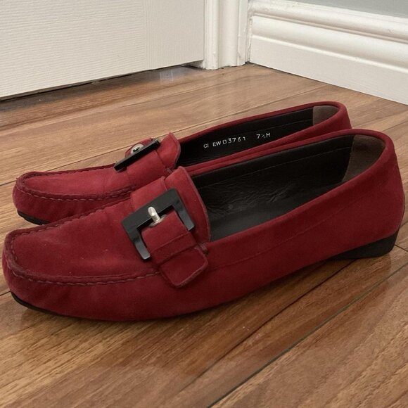 Stuart Weitzman Women's Red Loafers - Picture 2 of 6